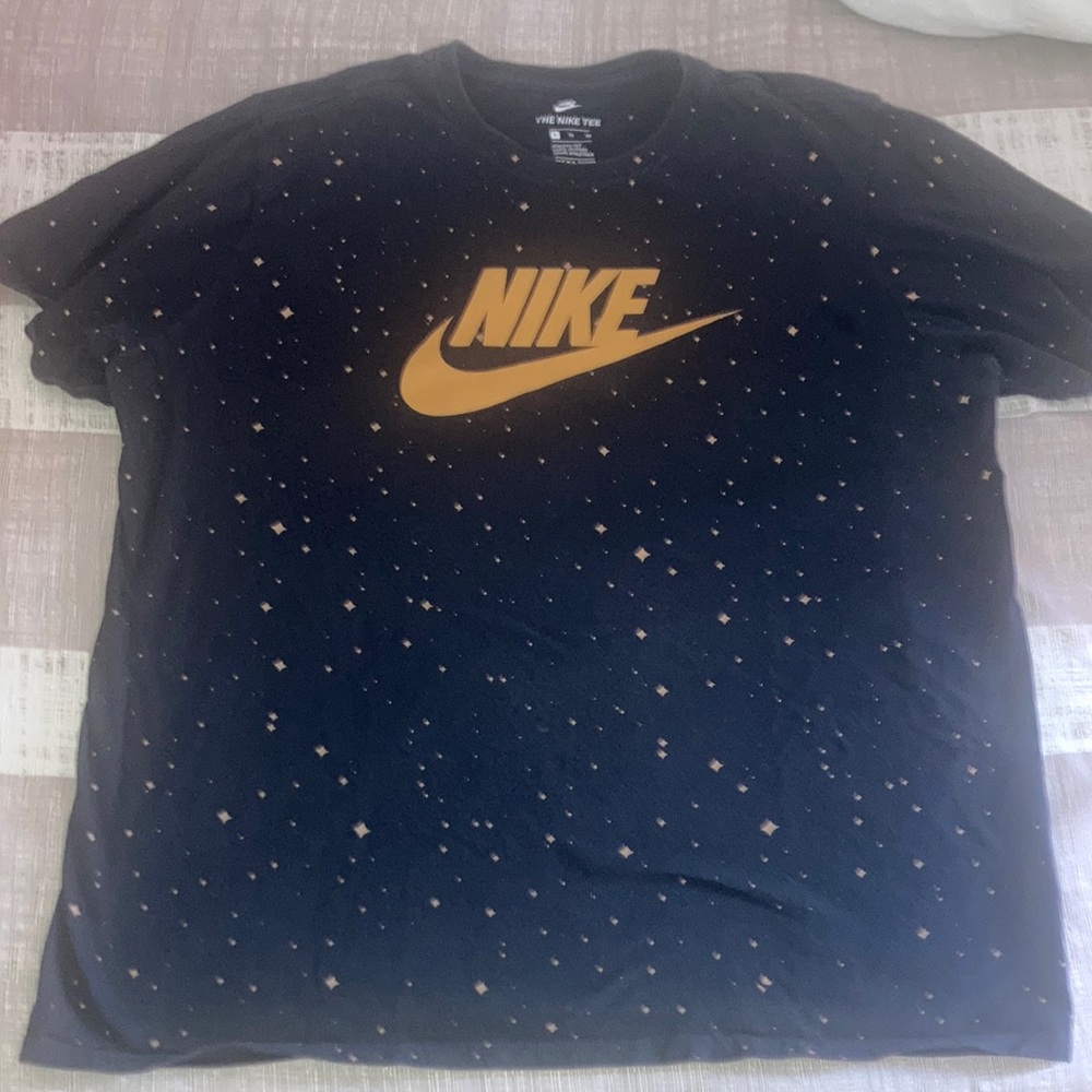 Nike black and gold t shirt